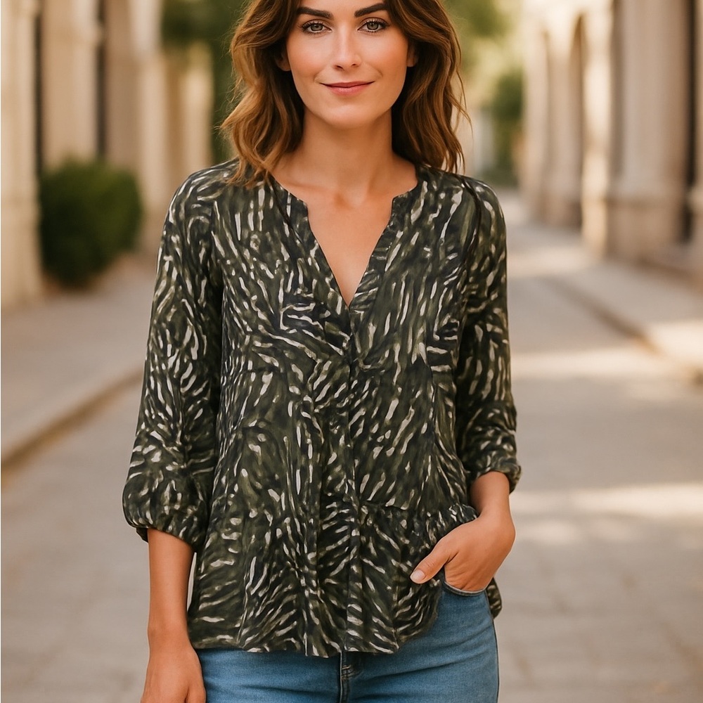 BANANA REPUBLIC Opaque Top. Size Small